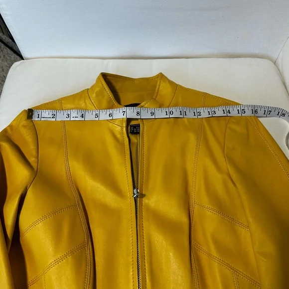Danier leather jacket - Picture 15 of 17